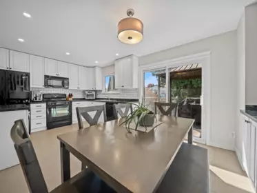 Kitchen Island Photo of 20360 Thorne Avenue, Maple Ridge, BC