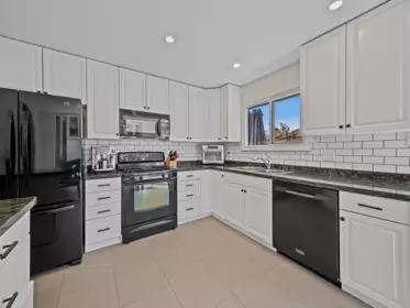 Kitchen Photo of 20360 Thorne Avenue, Maple Ridge, BC