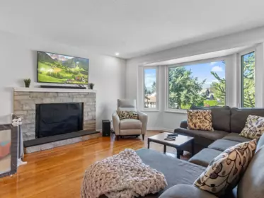 Living Room Photo of 20360 Thorne Avenue, Maple Ridge, BC