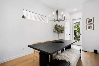 Kitchen Island Photo of 19624 75a Avenue, Langley, BC