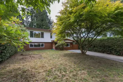 Living Room Photo of 14036 102a Avenue, Surrey, BC