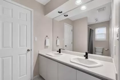 Primary Bathroom Photo of 3780 Cunningham Drive, Richmond, BC