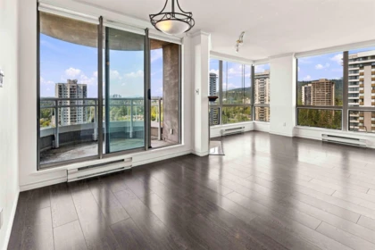 2205 9603 Manchester Drive, Burnaby, BC, Burnaby — Apartment/Condo for sale
