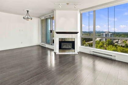 Kitchen Photo of 2205 9603 Manchester Drive, Burnaby, BC