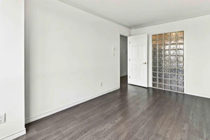 Primary Bathroom Photo of 2205 9603 Manchester Drive, Burnaby, BC
