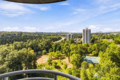Swimming Pool Photo of 2205 9603 Manchester Drive, Burnaby, BC