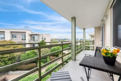 Office / Den Photo of 453 15850 26 Avenue, Surrey, BC