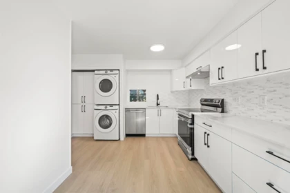 Walk-In Closet Photo of 35 6100 Tiffany Boulevard, Richmond, BC