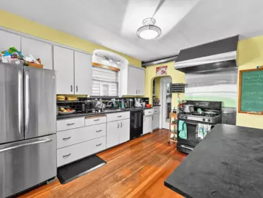 Kitchen Island Photo of 2521 Kitchener Street, Vancouver, BC