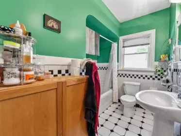 Primary Bathroom Photo of 2521 Kitchener Street, Vancouver, BC