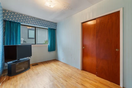 Guest Bathroom Photo of 4590 Highland Boulevard, North Vancouver, BC