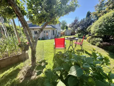 Breakfast Nook Photo of 910 Oceanmount Boulevard, Gibsons, BC