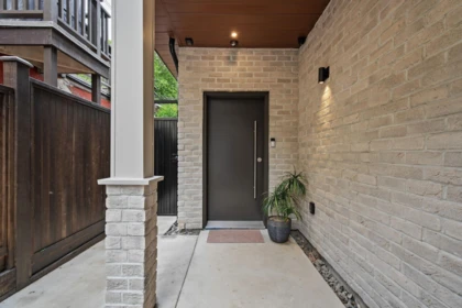 Family Room Photo of 2 2211 William Street, Vancouver, BC