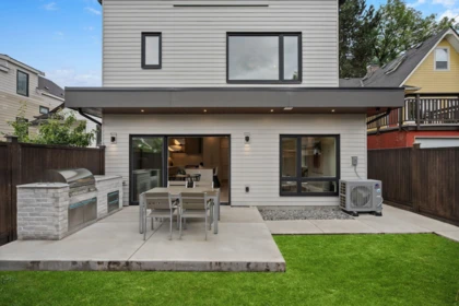 Hot Tub / Spa Photo of 2 2211 William Street, Vancouver, BC