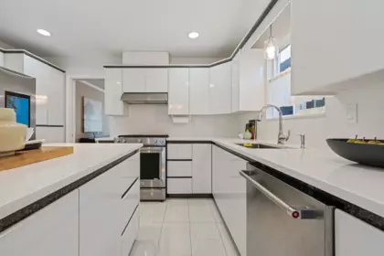 Kitchen Island Photo of 1154 Harold Road, North Vancouver, BC