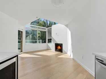 Breakfast Nook Photo of 204 565 17 Street, West Vancouver, BC