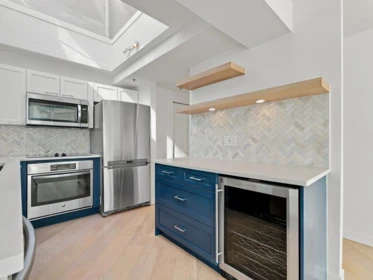 Dining Area Photo of 204 565 17 Street, West Vancouver, BC