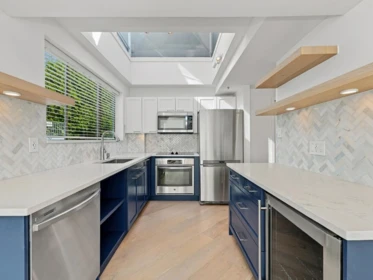 Family Room Photo of 204 565 17 Street, West Vancouver, BC