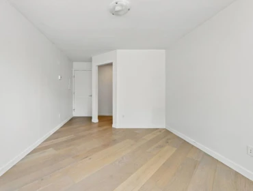 Office / Den Photo of 204 565 17 Street, West Vancouver, BC
