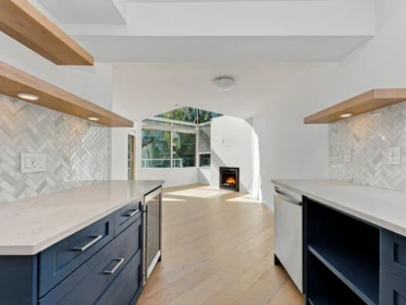 Pantry Photo of 204 565 17 Street, West Vancouver, BC