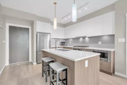 Kitchen Photo of 303 625 E 3rd Street, North Vancouver, BC