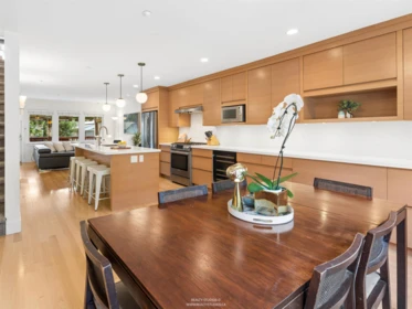 Kitchen Island Photo of 558 W 19th Avenue, Vancouver, BC