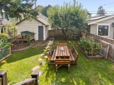 Outdoor Kitchen Photo of 558 W 19th Avenue, Vancouver, BC