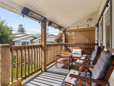Swimming Pool Photo of 558 W 19th Avenue, Vancouver, BC