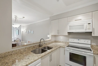 Kitchen Photo of 106 1172 55 Street, Delta, BC