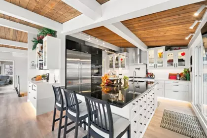 Pantry Photo of 195 Kelvin Grove Way, West Vancouver, BC