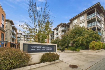 504 1677 Lloyd Avenue, North Vancouver, BC, North vancouver — Apartment/Condo for sale
