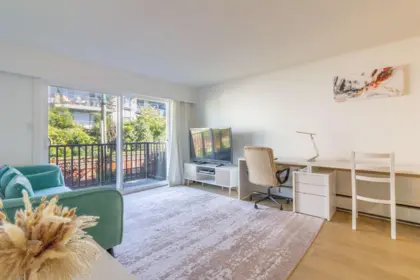 210 270 W 1st Street, North Vancouver, BC, North Vancouver — Apartment/Condo for sale
