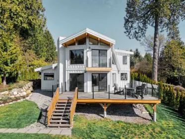 125 Wharf Road, Gibsons, BC, Gibsons — Single Family Residence for sale