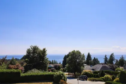 5139 Ridgeview Drive, Sechelt, BC, Sechelt — Single Family Residence for sale
