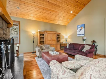 8115 Muirfield Crescent, Whistler, BC, Whistler — Single Family Residence for sale