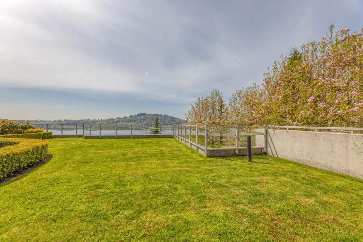 Outdoor Patio Photo of 516 580 Raven Woods Drive, North Vancouver, BC