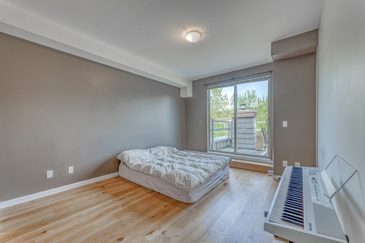 Walk-In Closet Photo of 516 580 Raven Woods Drive, North Vancouver, BC