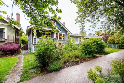 1071 E 10th Avenue, Vancouver, BC, Vancouver — Single Family Residence for sale