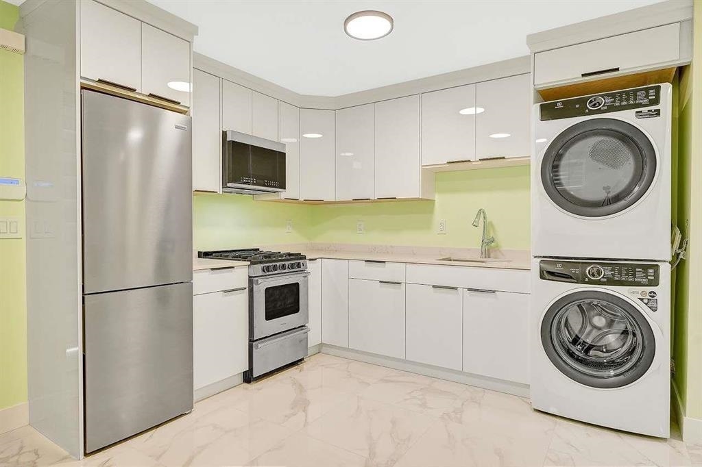 Kitchen Photo of 1548 E 41st Avenue, Vancouver, BC