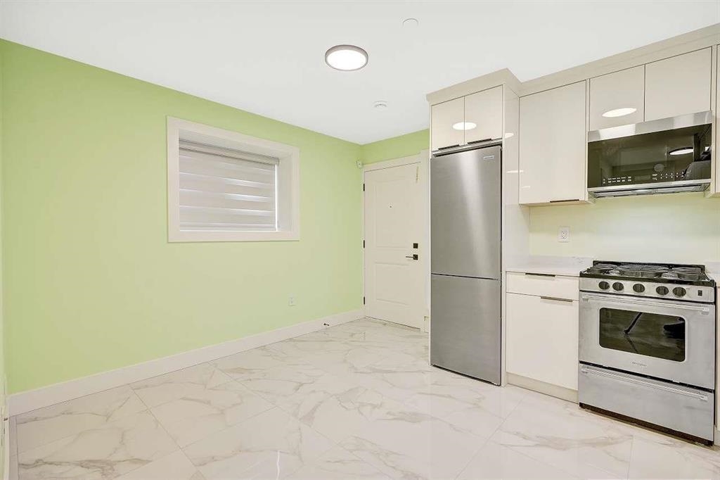 Primary Bathroom Photo of 1548 E 41st Avenue, Vancouver, BC