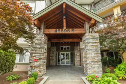 302B 45595 Tamihi Way, Chilliwack, BC, Chilliwack — Apartment/Condo for sale