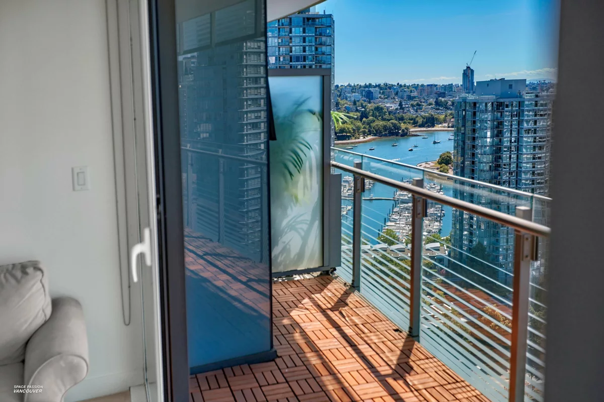 Entry Foyer Photo of 2421 89 Nelson Street, Vancouver, BC
