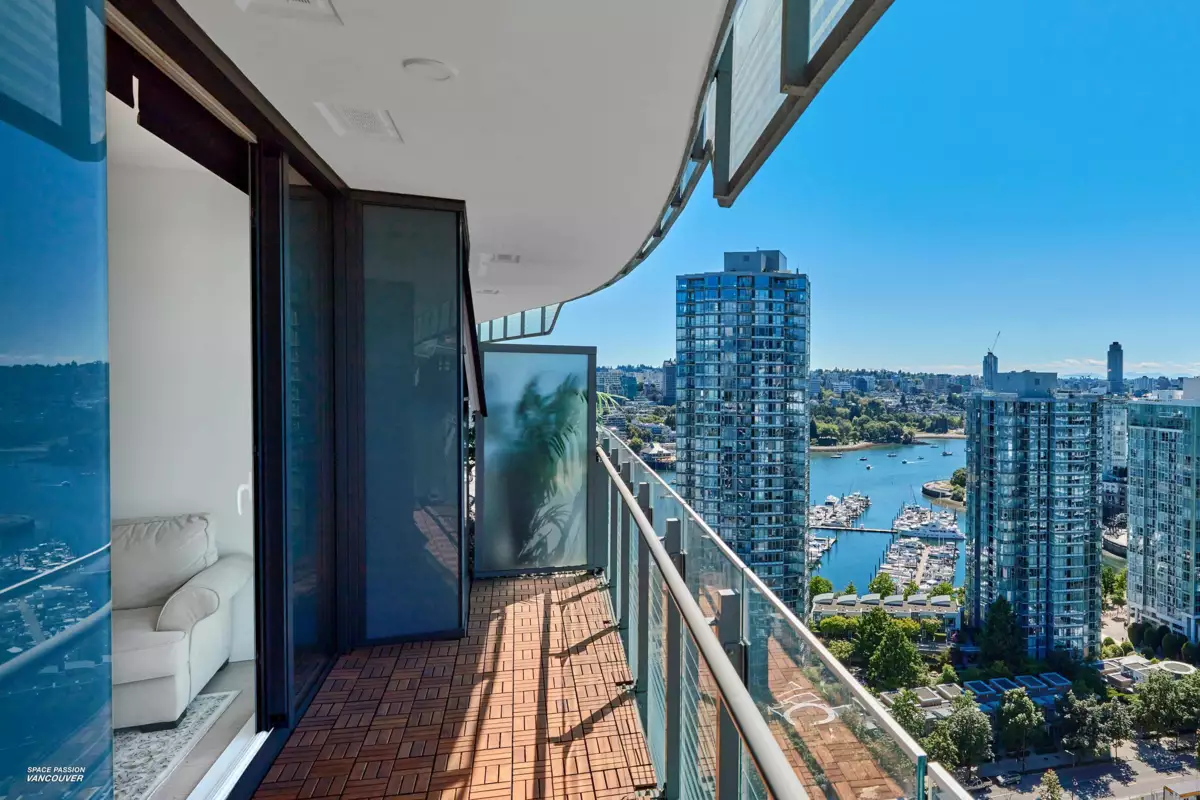 Hallway Photo of 2421 89 Nelson Street, Vancouver, BC