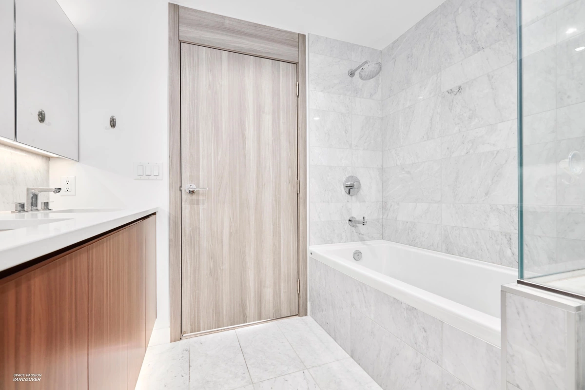 Kitchen Island Photo of 2421 89 Nelson Street, Vancouver, BC