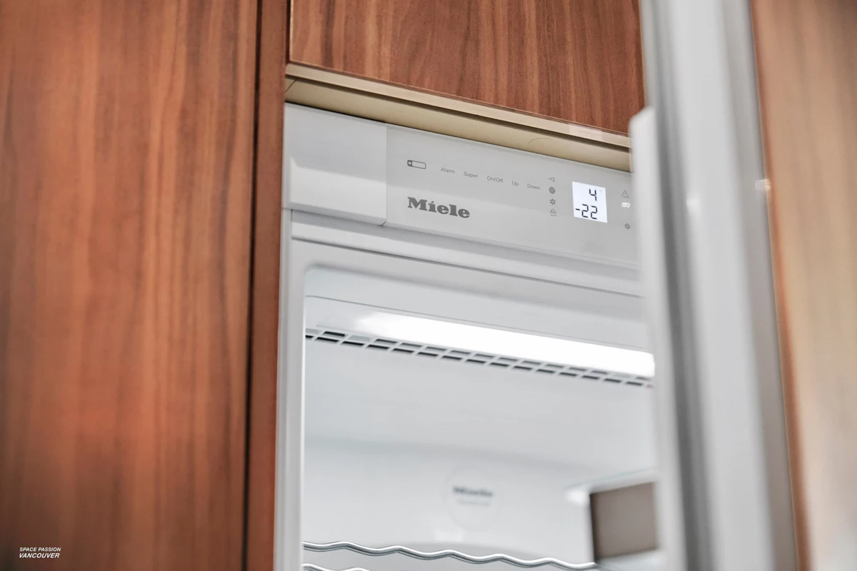 Powder Room Photo of 2421 89 Nelson Street, Vancouver, BC