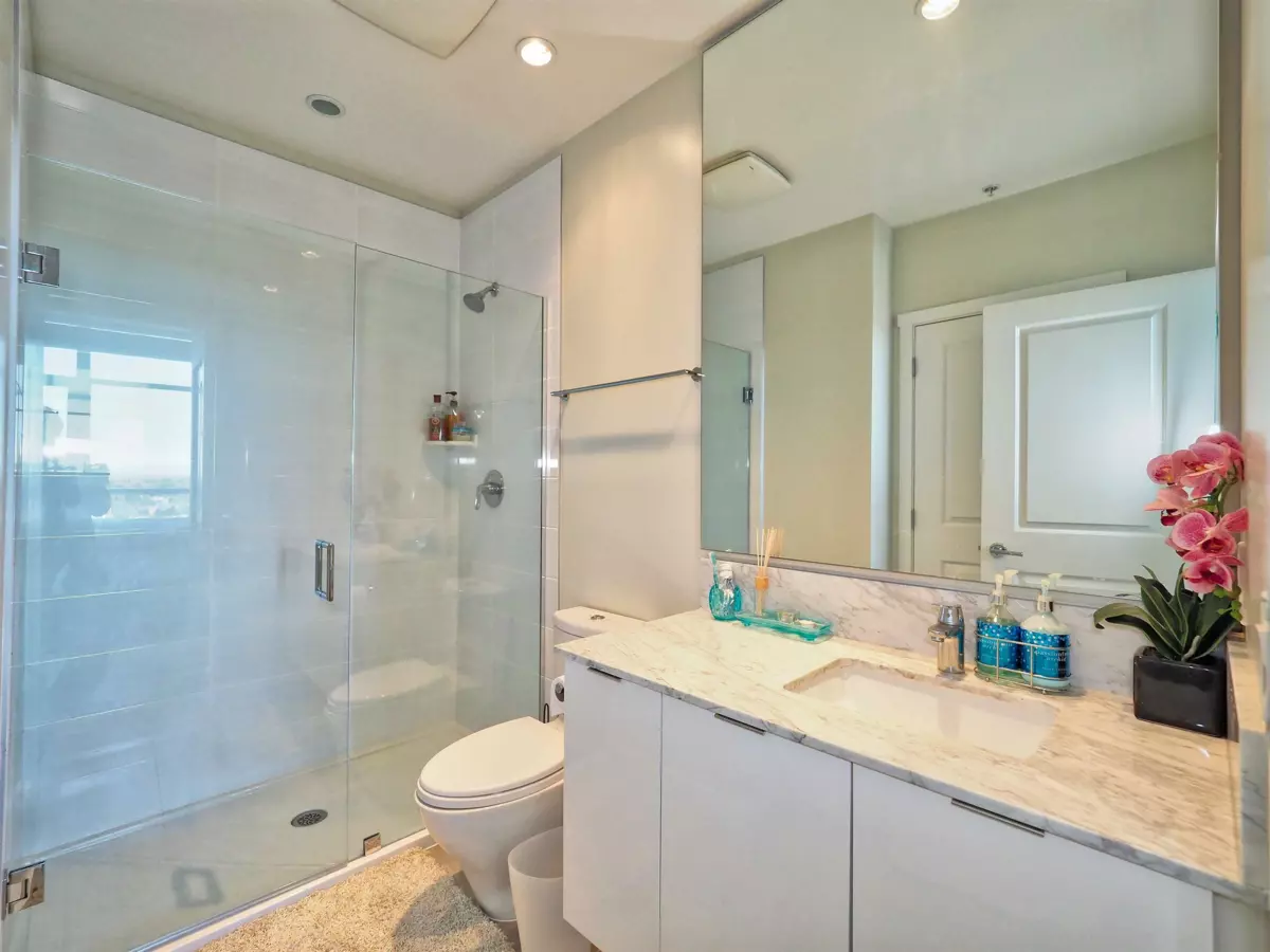 Primary Bathroom Photo of 1805 7368 Gollner Avenue, Richmond, BC