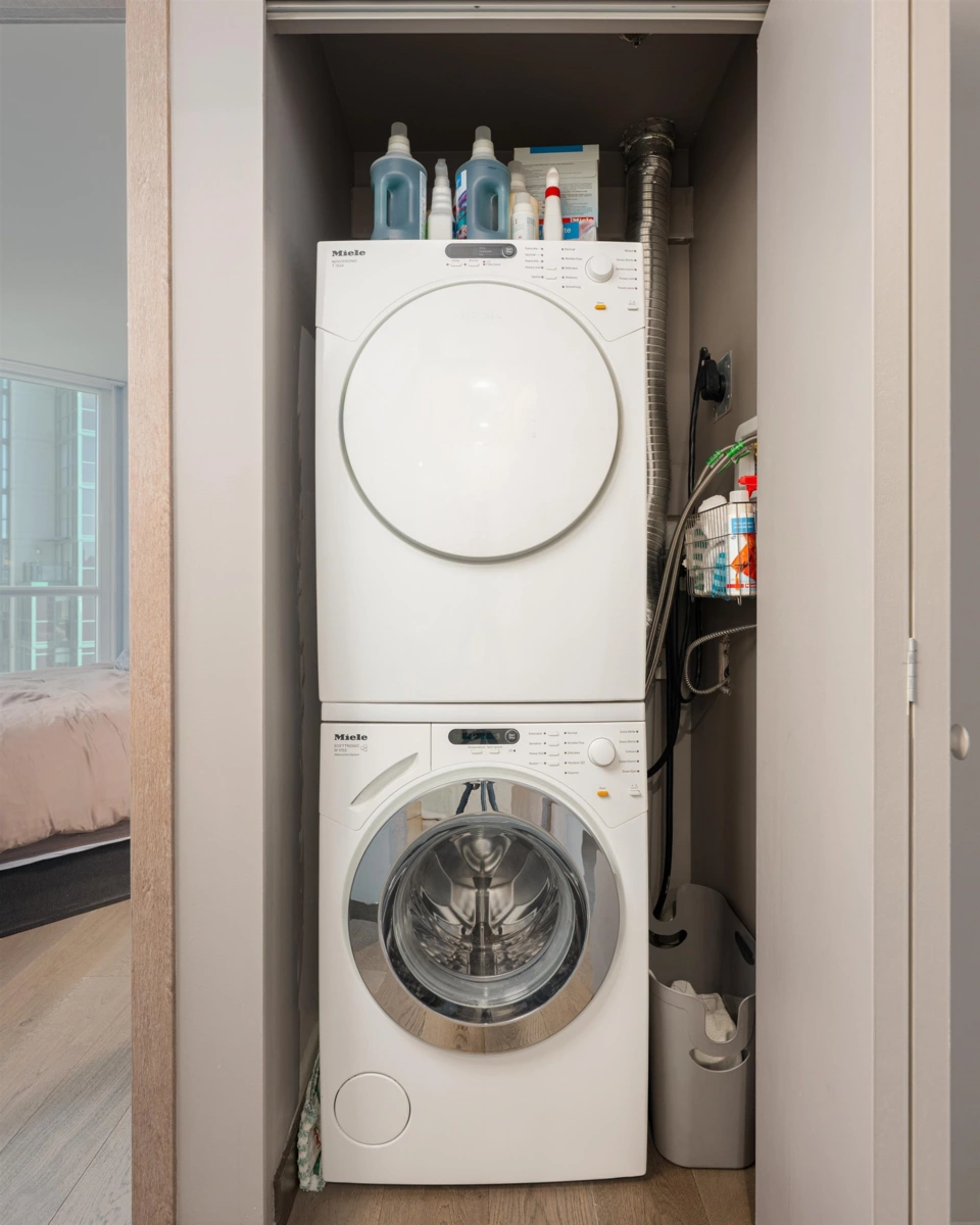 Powder Room Photo of 805 388 Drake Street, Vancouver, BC