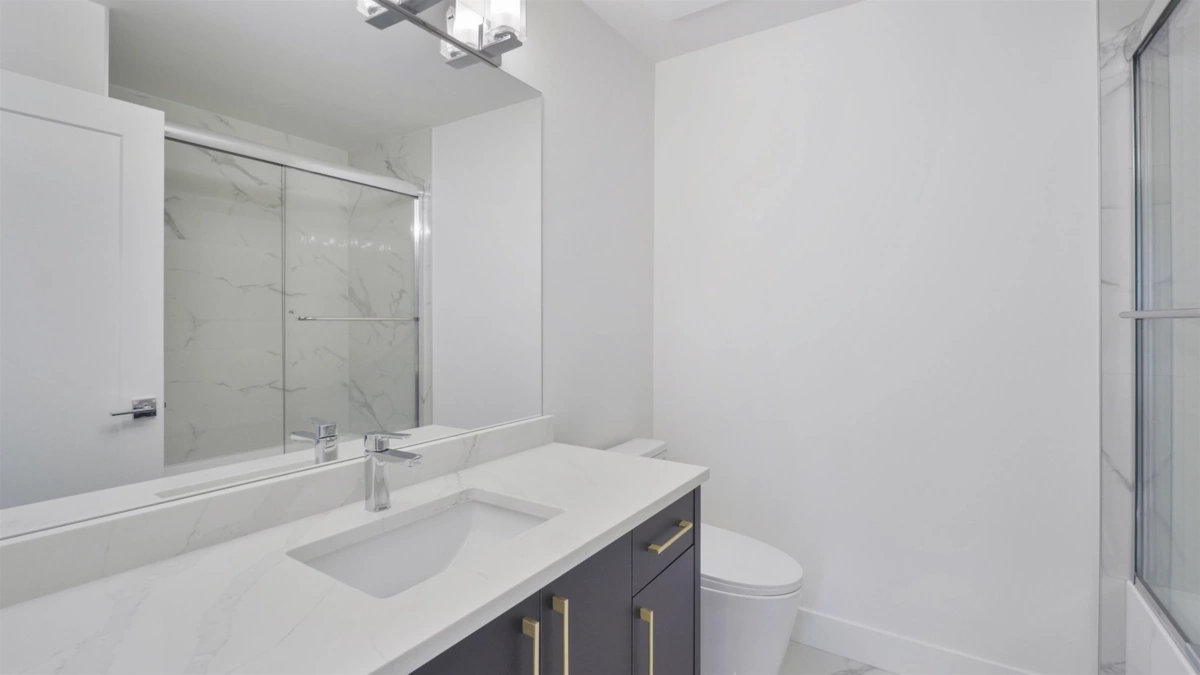 Guest Bathroom Photo of 20510 76 Avenue, Langley, BC