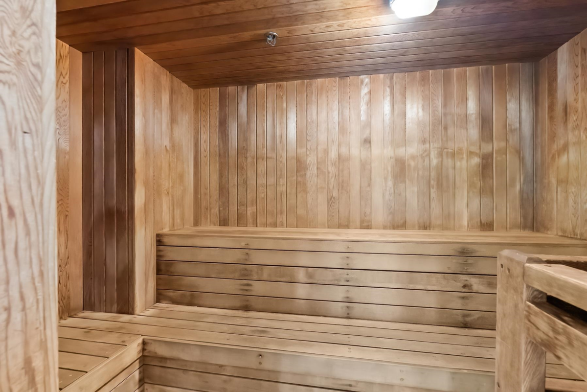 Backyard Photo of 348 Taylor Way, West Vancouver, BC