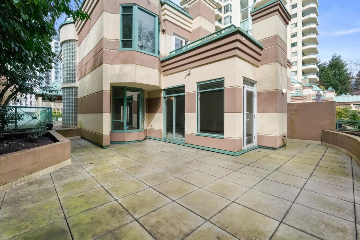 Basement Recreation Room Photo of 348 Taylor Way, West Vancouver, BC